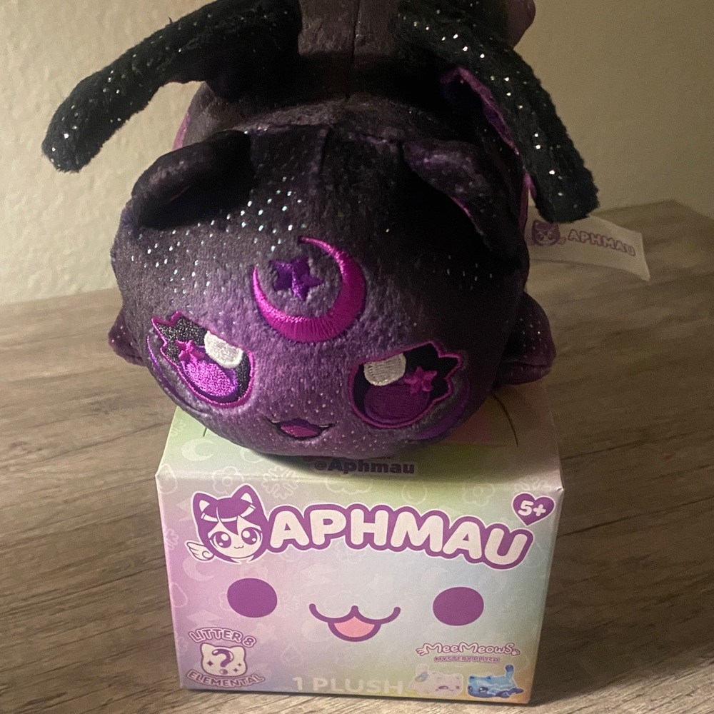 Aphmau 
Dark cat 
Rare 
Liter 8 
Elemental